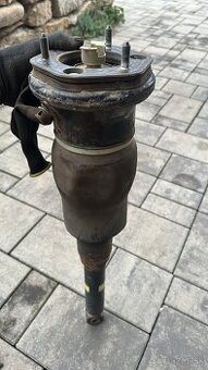 Predám zadný tlmič Predný tlmič Vzduch podvozok LS430