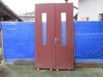 Predám drevené dvojkrídlové vchodové dvere