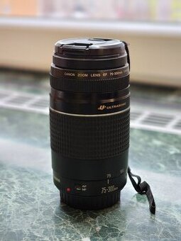 Canon EF 75-  300mm F4.0 - 5.6  ultrasonic teleobjektív