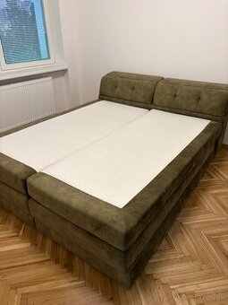 Čalúnená box spring posteľ