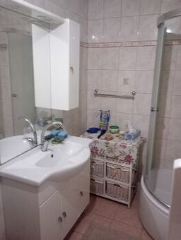 Trojizbovy byt po rekonstrukcií - 1