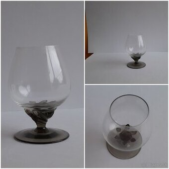 Starožitné sklenené poháre, čierne