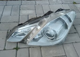 Mercedes Benz E trieda predné svetlo