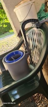 Závesný filter skimmer na bazén