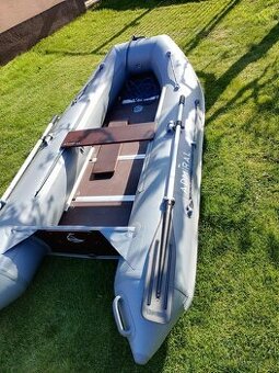 Čln Admiral 290 s kýlom