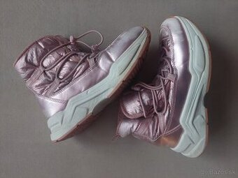 Snehule značky Reserved