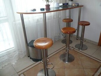 Barové sedenie z masívu a nerezu