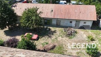 RD Svodín, krásny pozemok 1317 m2, tichá ulička, ovocný sad