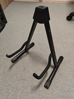 Stojan SoundSation na gitaru