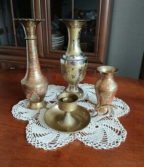 Mosadzné vázičky a svietnik