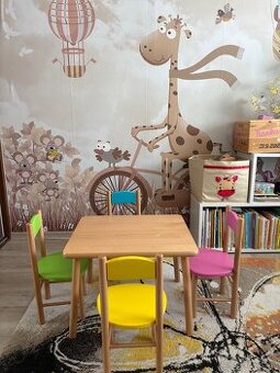 Detský stolik so stoličkami