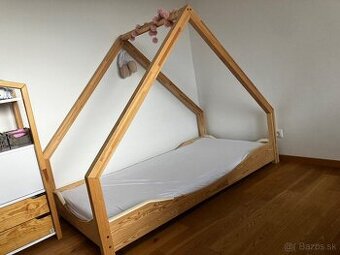 Detska postel domcek