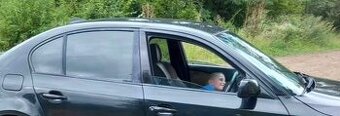 Predam čierne leskle lišty na BMW E60 - 1