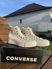 Converse High - Embroidered Hearts