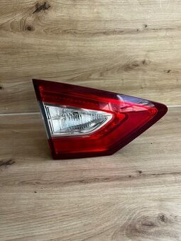 Zadne svetlo ford mondeo