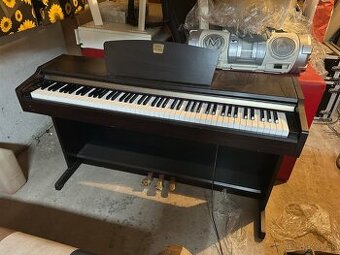 Klavír Yamaha