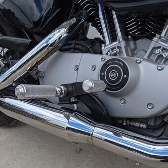 KÚPIM Mid Controls na Sportster 883 (r.v. 2005)