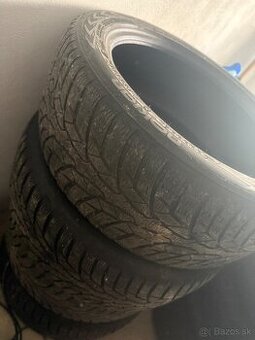 225/45 R17 Nokian