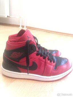 Nike Air Jordan 1 Mid Reverse Bred