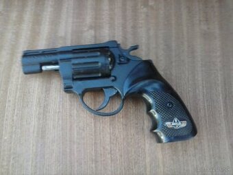poplašný revolver - 1