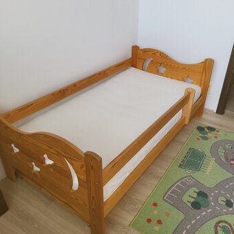 Detska postel 84x164 cm s vzorovanym celom postele