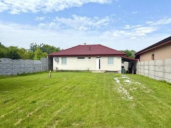 Moderný 4-izbový bungalov s veľkým pozemkom len 10 minút od