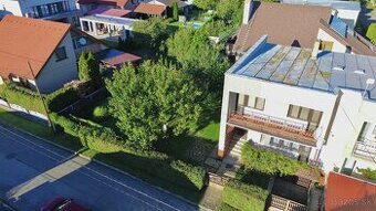 Rodinná chyžka v tichej uličke Laborca