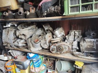 Jawa - CZ motor blok valec hlava puklica kolesá nádrž