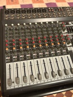 Power mix BEHRINGER PM4000