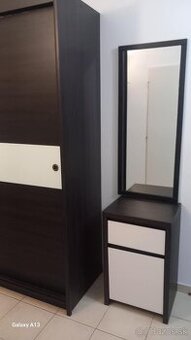 Predám kompletnú predsieňovú zostavu