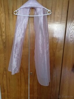 Ružové spoločenské saty