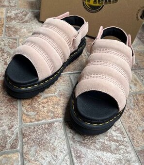 Nové Dr.Martens sandále
