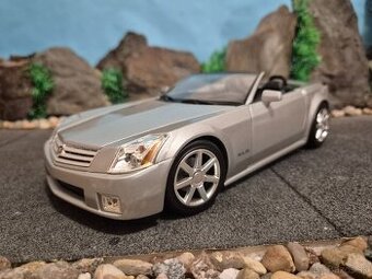 Prodám model 1:18 cadillac XLR
