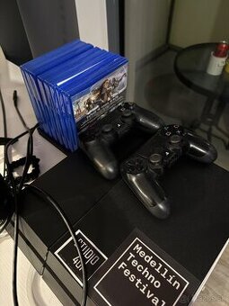 PlayStation 4 + 2 ovládače + 8 hier – výborný stav