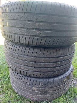 275/45r21