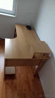 Kancelársky PC stôl