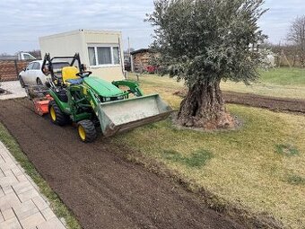 John deere 1026r+nakladač+zakladač trávnikov