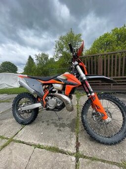 Predám KTM EXC 300 (r. 2021, model 2022)