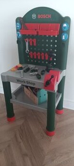 Bosch stolík s náradím