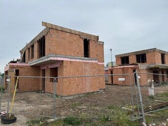 Predaj 6 izb. RD v štádiu holodomu v novej tichej lokalite