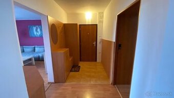 DARUJEM CHODBOVÚ STENU