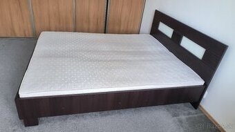drevena postel 160x200