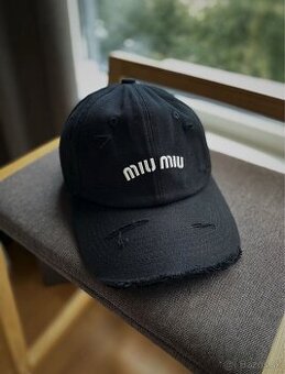 Miu Miu šiltovky