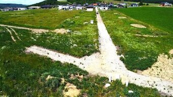 Rovinaté stavebné pozemky s prípojkami_1095m2_pri Prešove