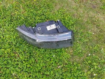 Seat Leon pravé predné svetlo