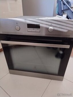 Vstavaná elektrická rúra