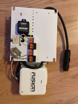 Zosilňovač fusion 140 watt 2 channel a napajací zdroj xlg