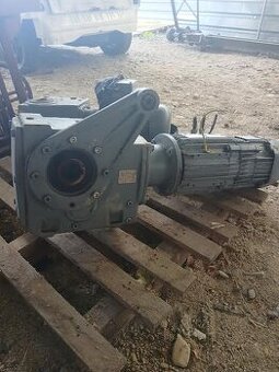 Elektromotor s prevodovkou