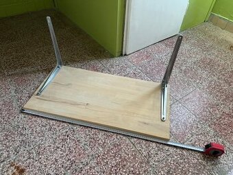 Dve pevné police z masívneho dreva