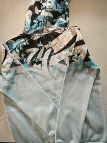 Dvoje mikiny s kapucňou, veľkosť 146-152 (10-12 rokov)